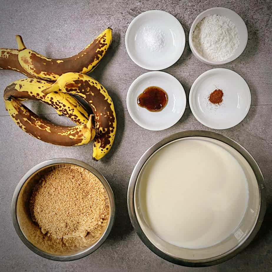 5 spotty bananas, vanilla paste, ground cloves, milk and a brown sugar and cinnamon sugar mix as mis en place to make banana pudding
