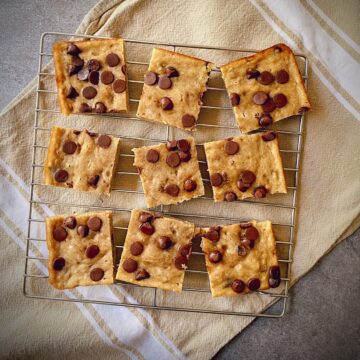 Healthy Banana Chocolate Chip Breakfast Bars on a wire rack.
