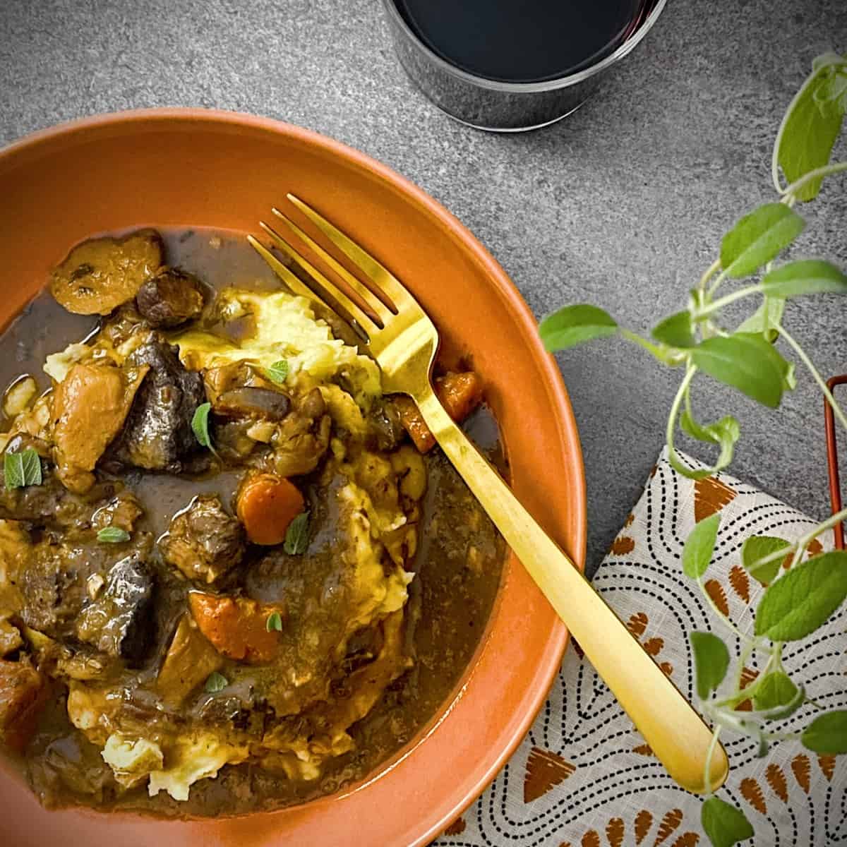https://confessionsofagroceryaddict.com/wp-content/uploads/2021/01/instant-pot-beef-stew-with-bacon-square-hero.jpeg