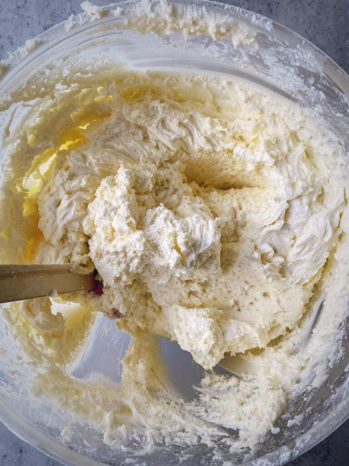 completed vanilla almond buttercream.