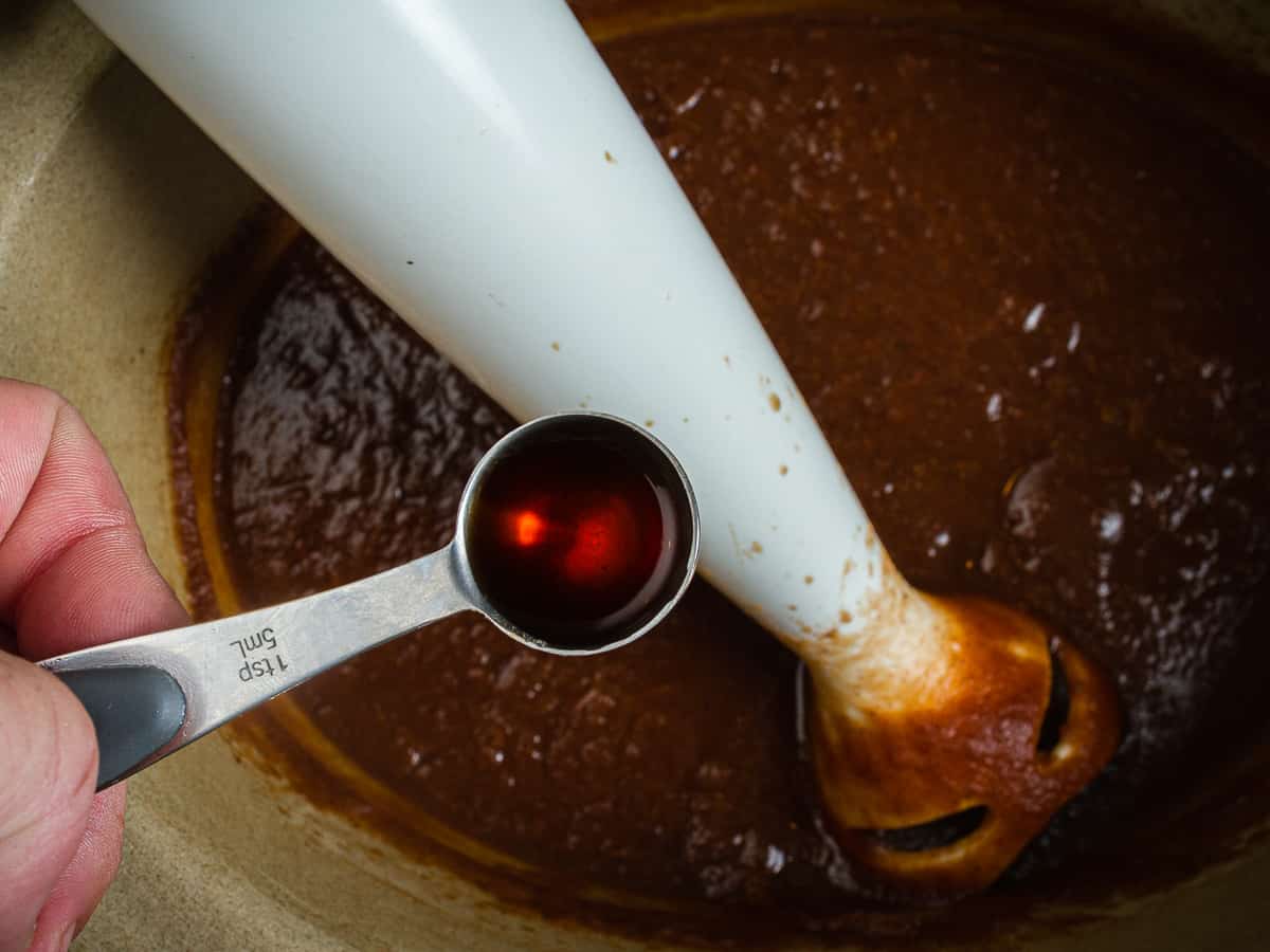 adding vanilla to the slow cooker apple butter after blending.