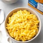 bowl of instant pot kraft mac and cheese.